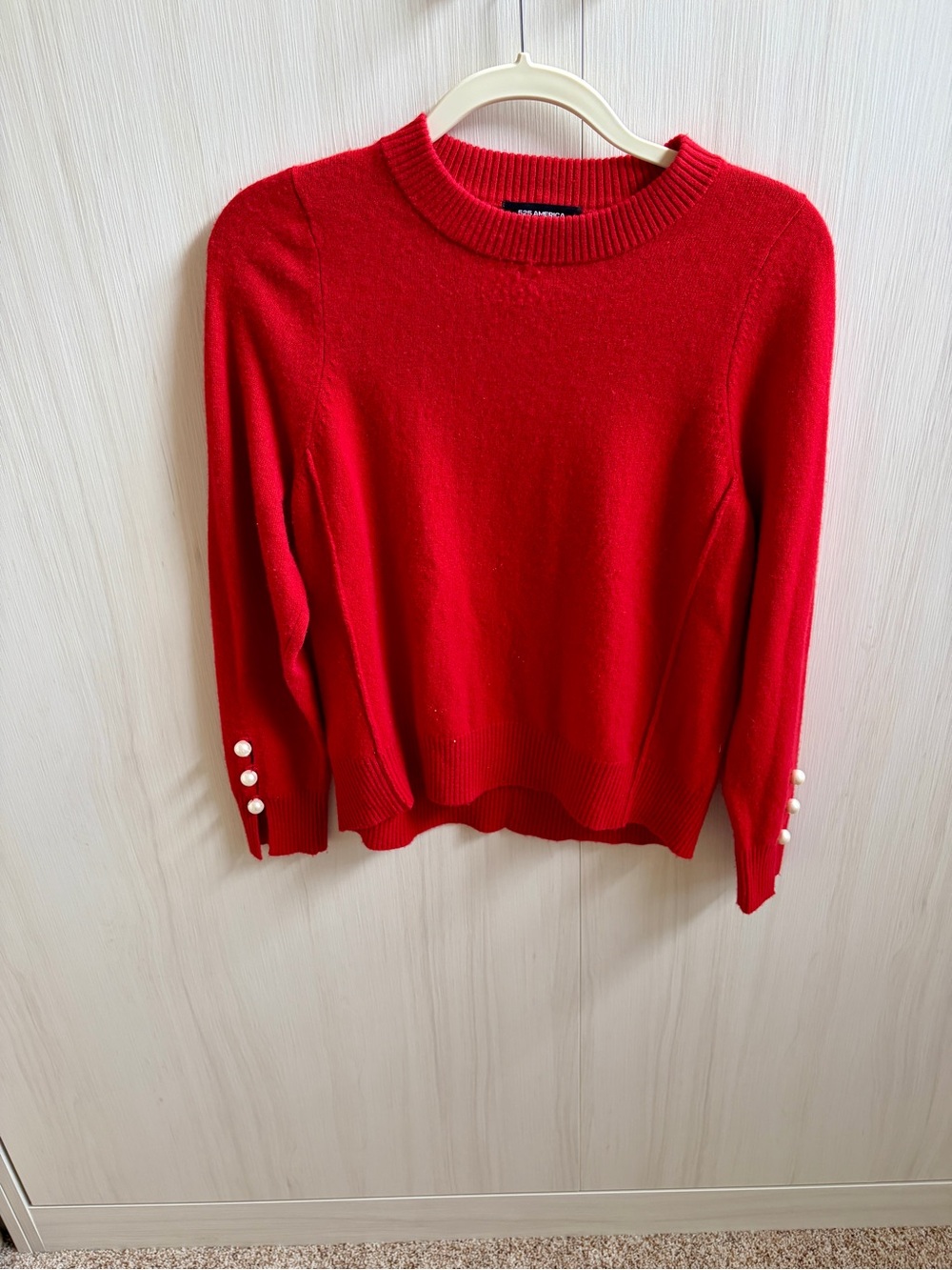 Small 525 America Red sweater with pearl buttons